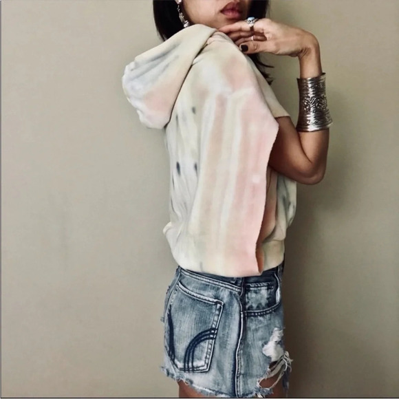✨NWT Young Fabulous & Broke Tie Dye Carla Cut Off Hoodie Sweatshirt Size Medium - Picture 8 of 12